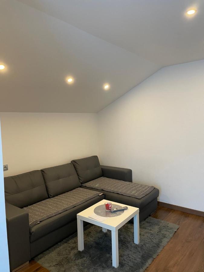 Studio Privee Vesoul -Wifi,Tv,Clim,Parking Gratuit Exterior foto